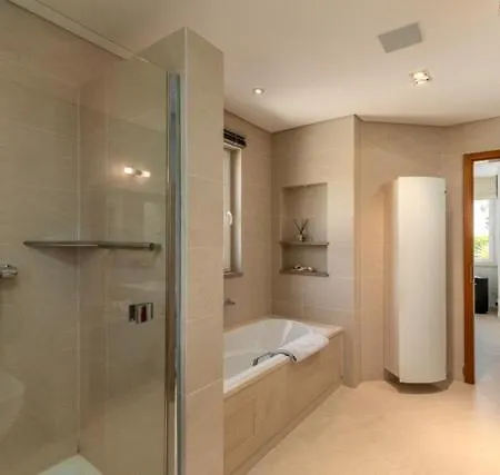 Villa In Vale Do Garrao Sleeps 7 With Pool Air Con And Wifi *