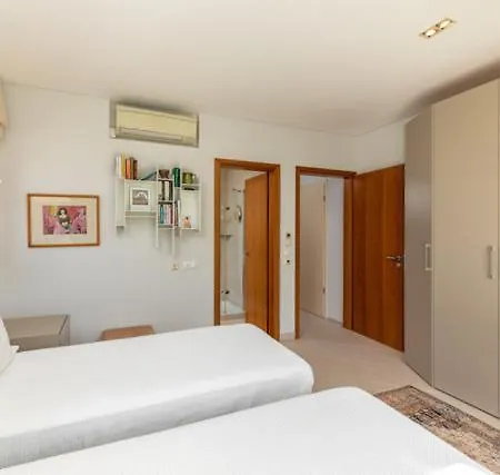 Villa In Vale Do Garrao Sleeps 7 With Pool Air Con And Wifi *
