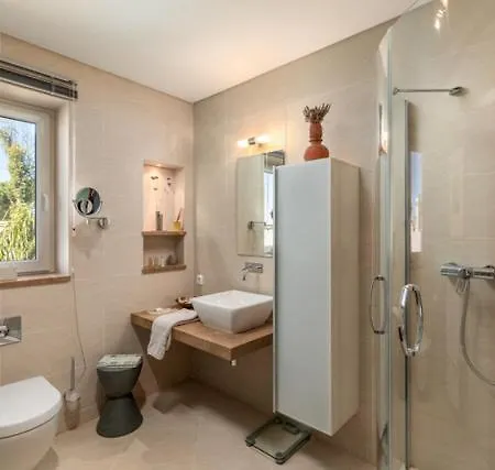 Villa In Vale Do Garrao Sleeps 7 With Pool Air Con And Wifi Vila *