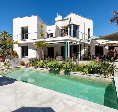 Вилла Villa In Vale Do Garrao Sleeps 7 With Pool Air Con And Wifi Кинта-до-Лаго